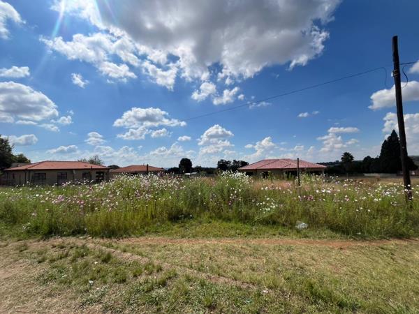 300 m² Land