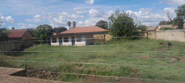 1 033 m² Land