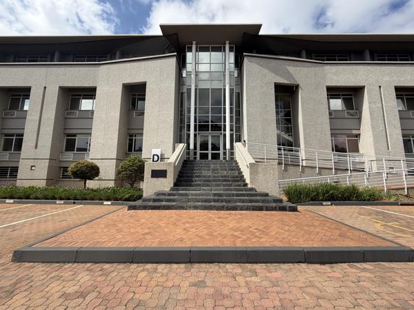 902 m² Commercial space