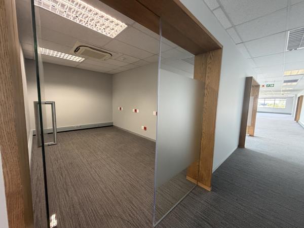 1 743.4 m² Commercial space