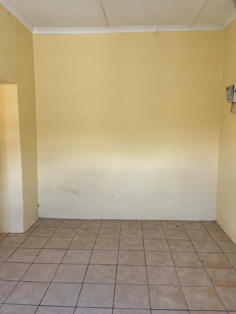 1 Bedroom Garden Cottage in Westdene