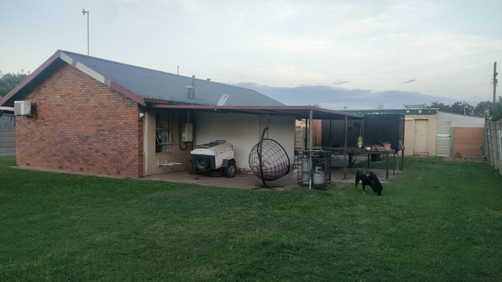 House in Claremont - View 4