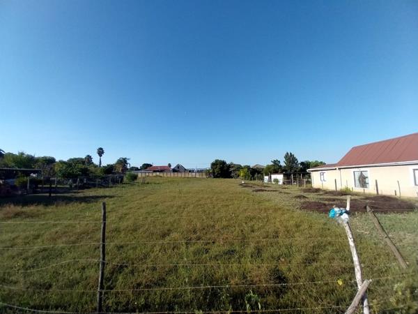 1 700 m² Land
