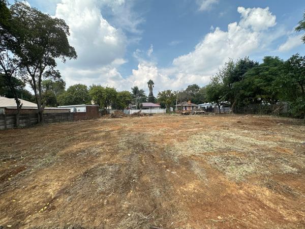 1 736 m² Land