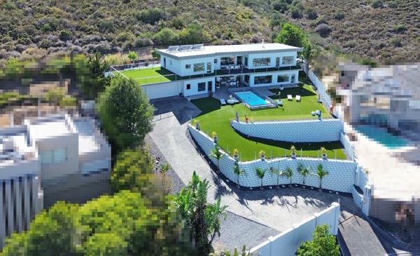 6 Bedroom House