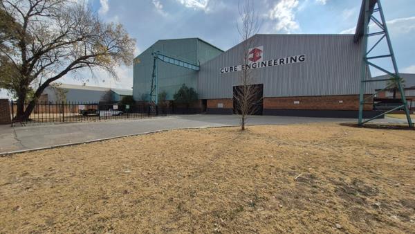 5 600 m² Industrial space