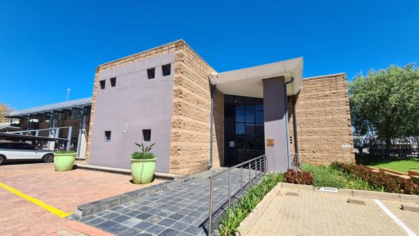 493 m² Office Space