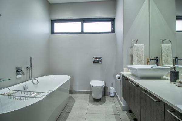 2 Bedroom ApartmentMenlo Park - View 5
