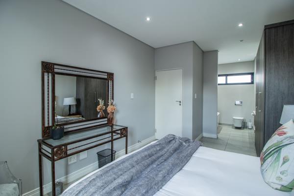 2 Bedroom ApartmentMenlo Park - View 4