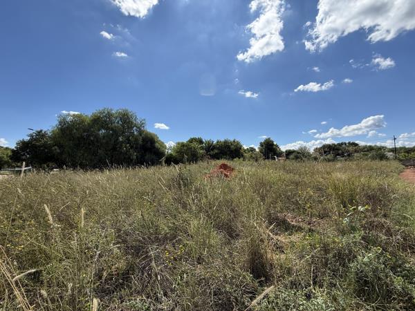 1 323 m² Land