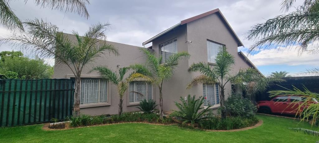 Apartment in Van Riebeeck Park, Kempton Park - View 2