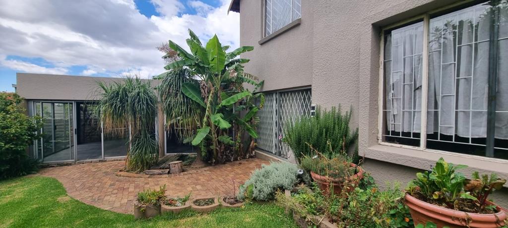 Apartment in Van Riebeeck Park, Kempton Park - View 3
