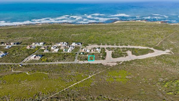 600 m² Land