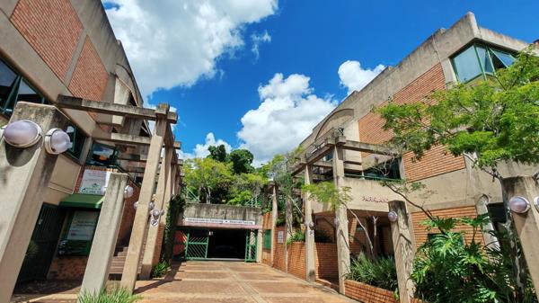 736 m² Office Space