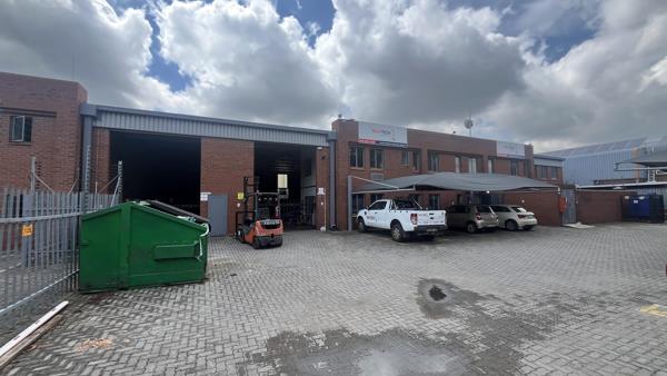 1 040 m² Industrial space