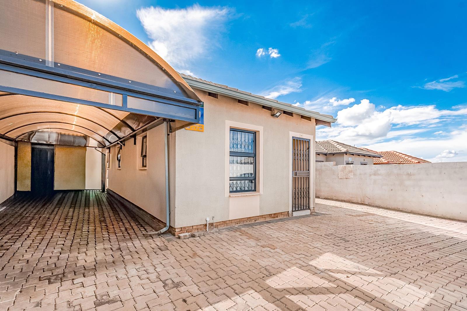 3 Bedroom House in Clayville