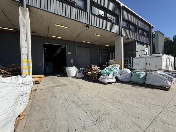 2 305 m² Industrial space