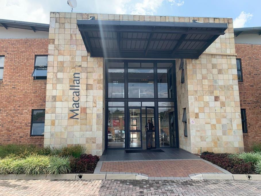 472 m² Office Space