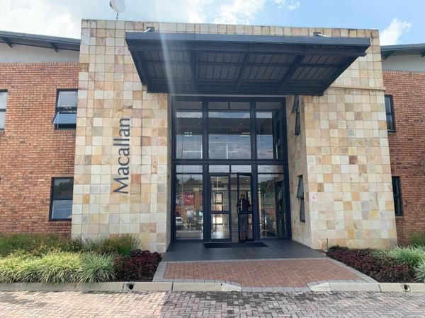 472 m² Office Space