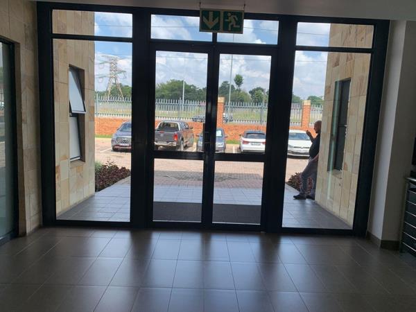 472 m² Office Space