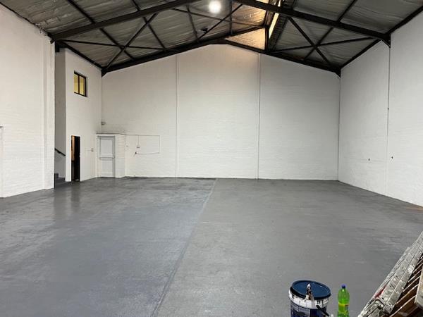 369 m² Industrial space