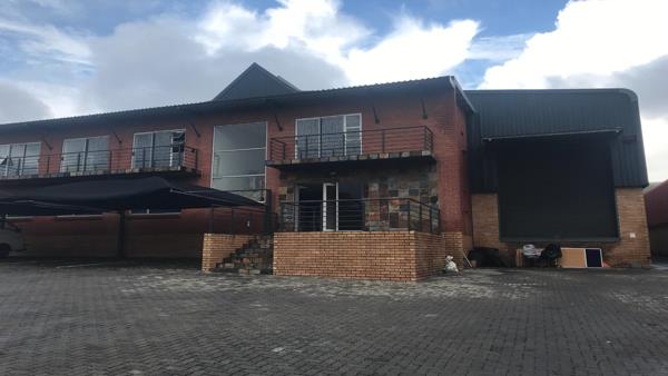 1 100 m² Commercial space