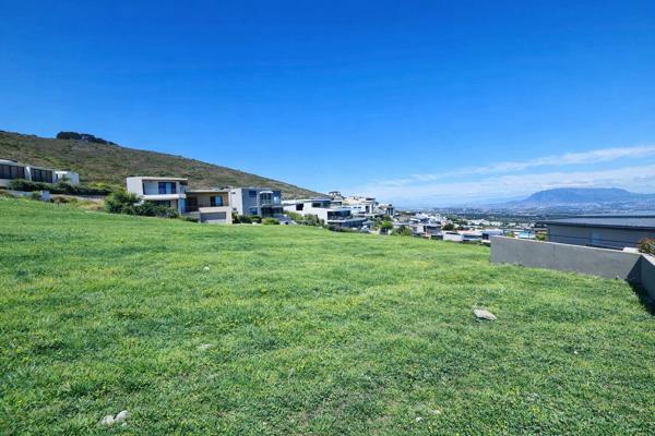 1 060 m² Land
