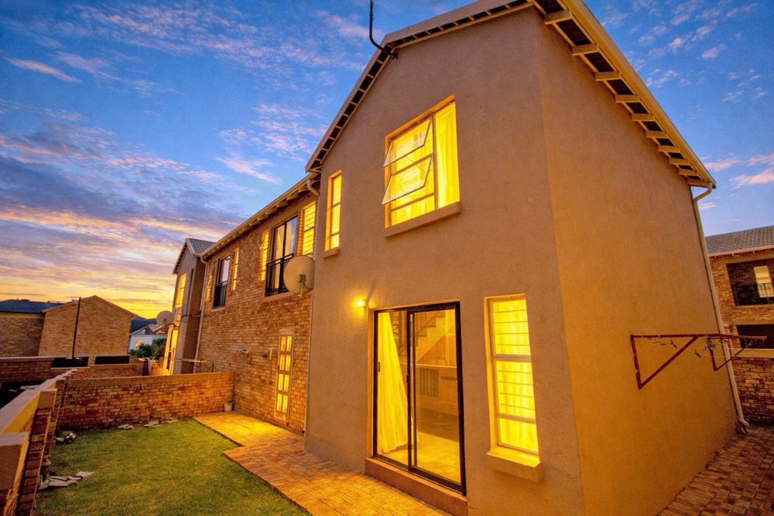 3 Bedroom Townhouse in Wilgeheuwel