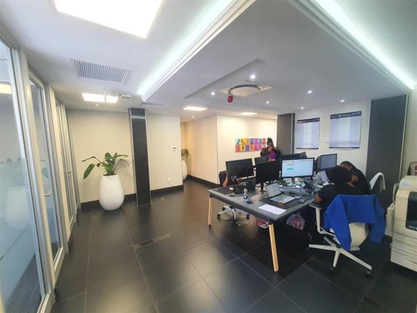 230 m² Office Space