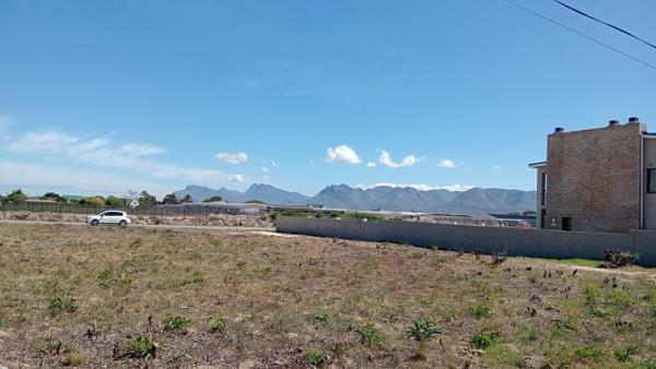 1 255 m² Land