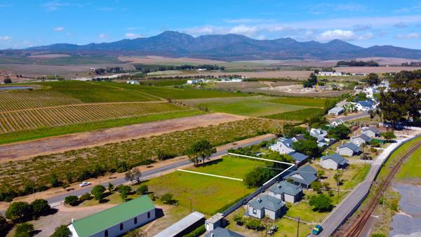 1 306 m² Land