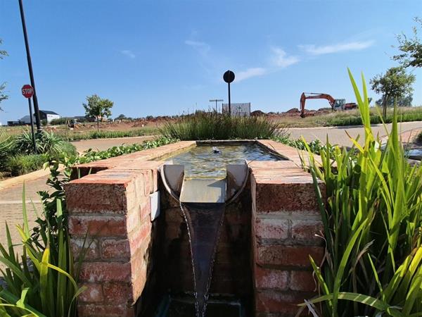 737 m² Land