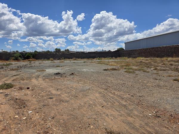 1 648 m² Land