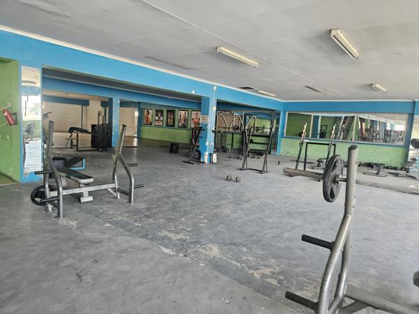 1 400 m² Commercial space