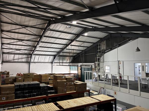 1 090 m² Industrial space