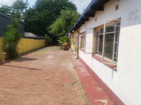 512 m² Commercial space