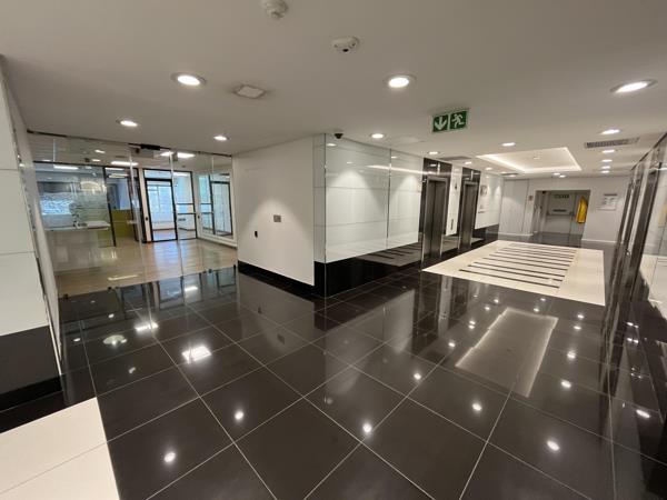 950 m² Commercial space