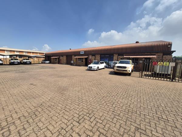 898 m² Commercial space
