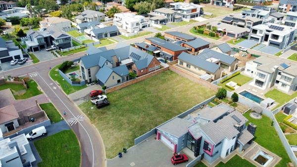 875 m² Land