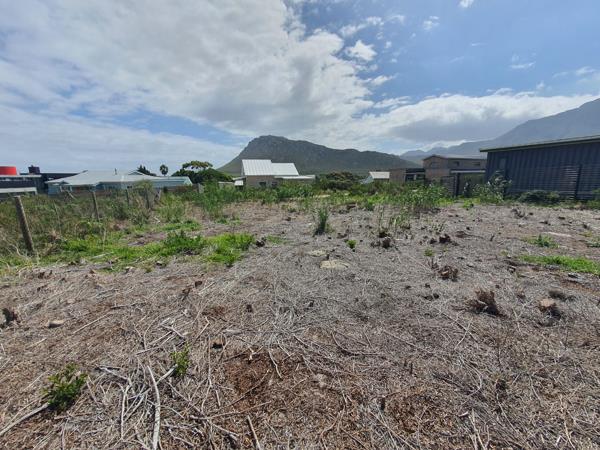 600 m² Land