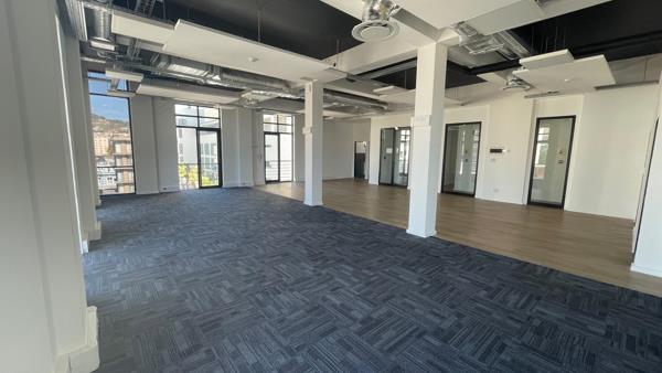 215 m² Office Space