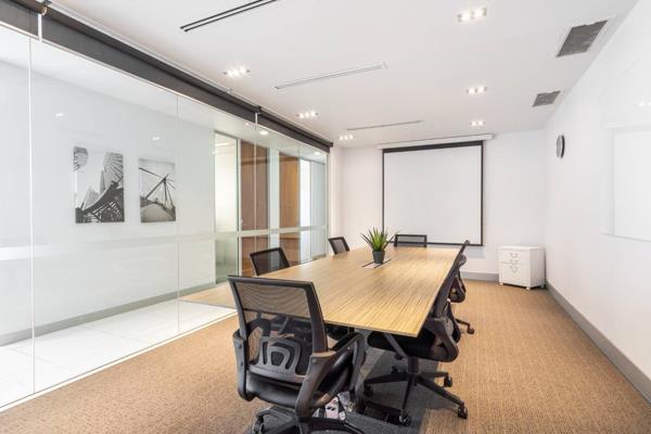1 011 m² Office Space
