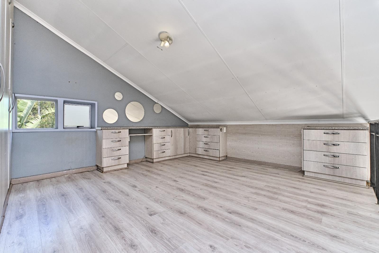 1 Bedroom Townhouse in Olivedale