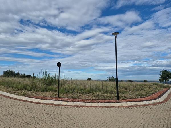 818 m² Land