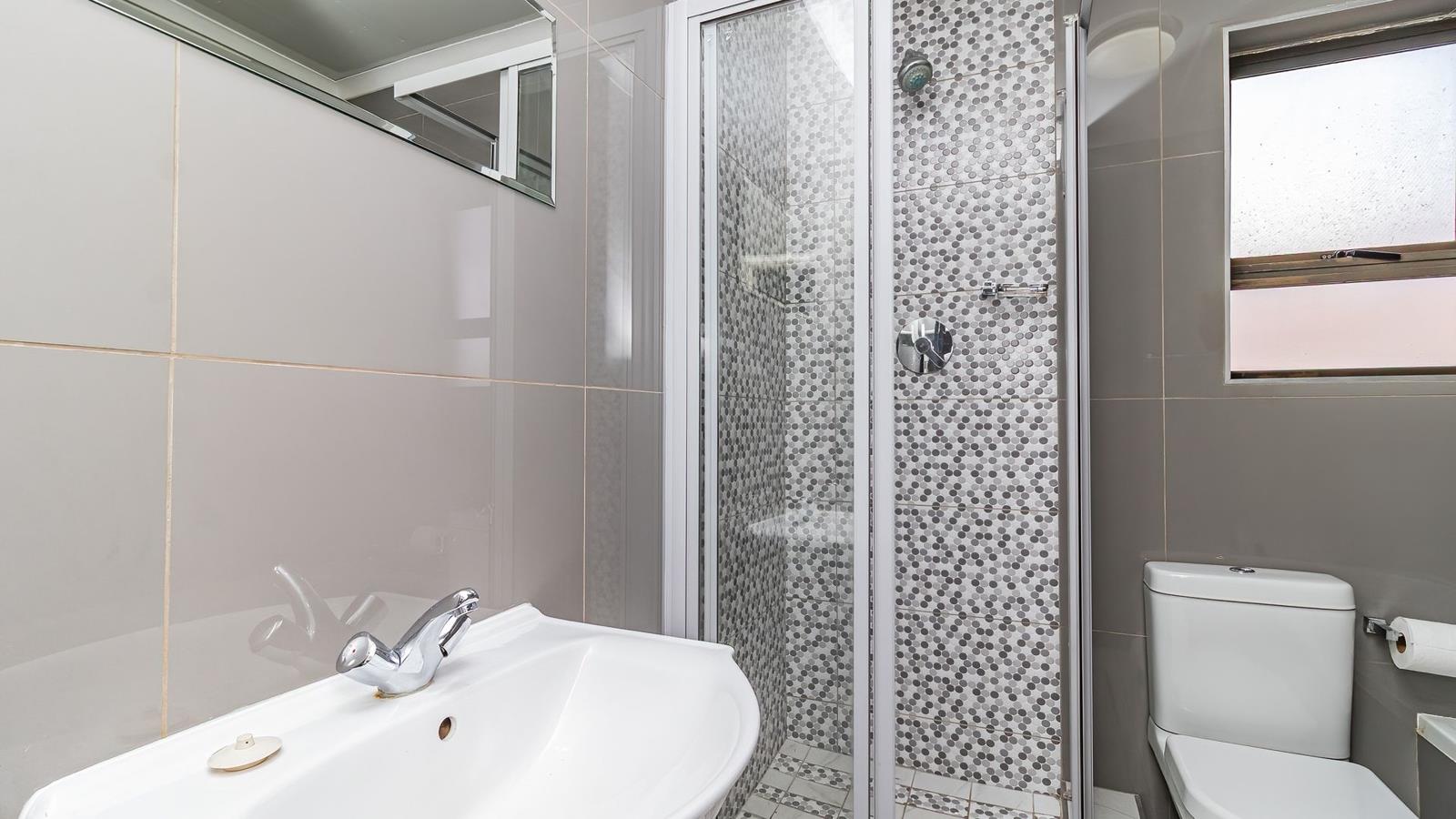 Apartment in Bedfordview, Oriel, Ekurhuleni Ward 20 - View 5