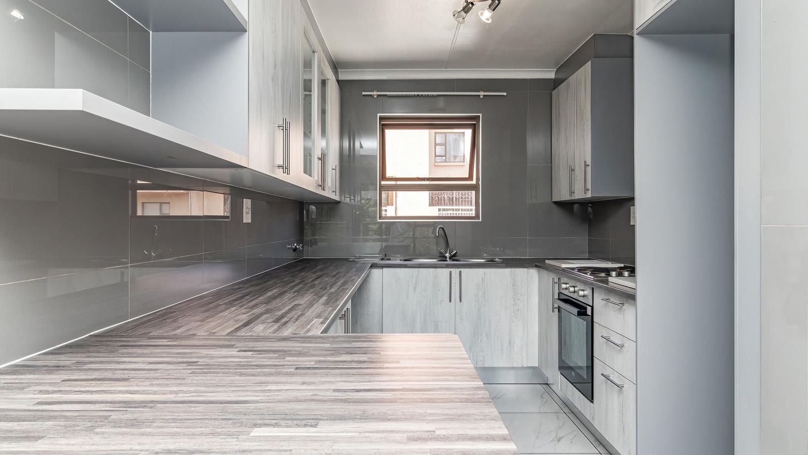 Apartment in Bedfordview, Oriel, Ekurhuleni Ward 20 - More