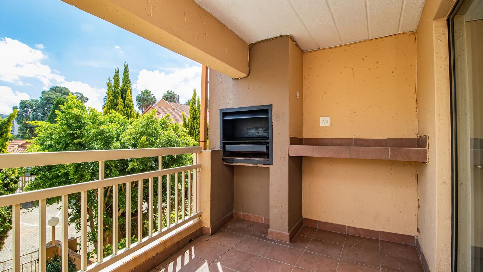 Apartment in Bedfordview, Oriel, Ekurhuleni Ward 20 - View 2