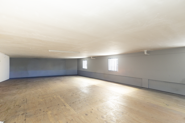 561 m² Commercial space