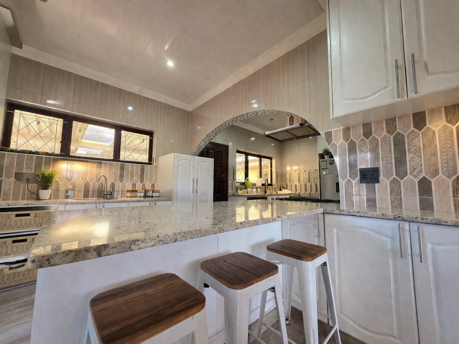 8 Bedroom House
