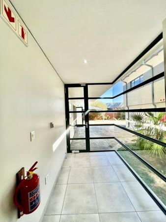 240 m² Commercial space